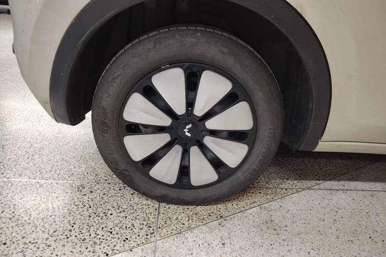 Used Wuling Bingo 2023 410 km Lingxi Deluxe Edition Right Rear Wheel Hub