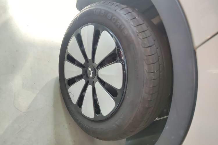 Used Wuling Bingo 2023 333 km Lingxi Connected+ Version Right Rear Wheel Hub