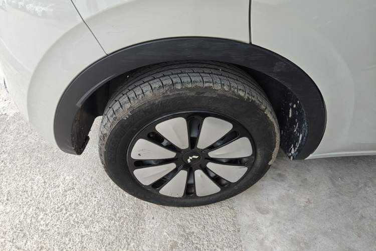 Used Wuling Bingo 2023 333 km Lingxi Connected+ Version Right Rear Wheel Hub