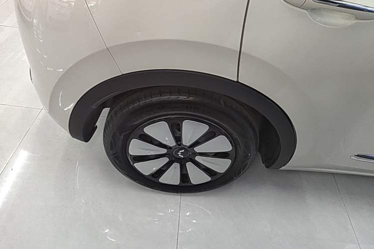 Used Wuling Bingo 2023 333 km Lingxi Connected Version Right Rear Wheel Hub