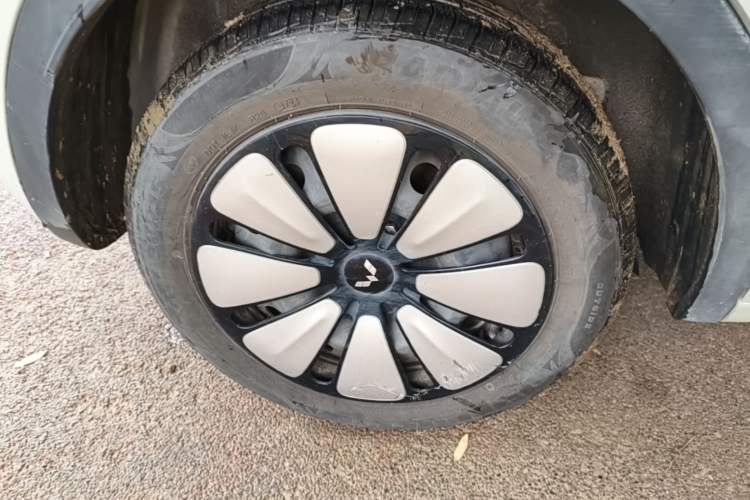 Used Wuling Bingo 2023 333 km Lingxi Connected+ Version Right Rear Wheel Hub