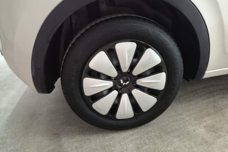 Used Wuling Bingo 2023 333 km Lingxi Connected+ Version Right Rear Wheel Hub
