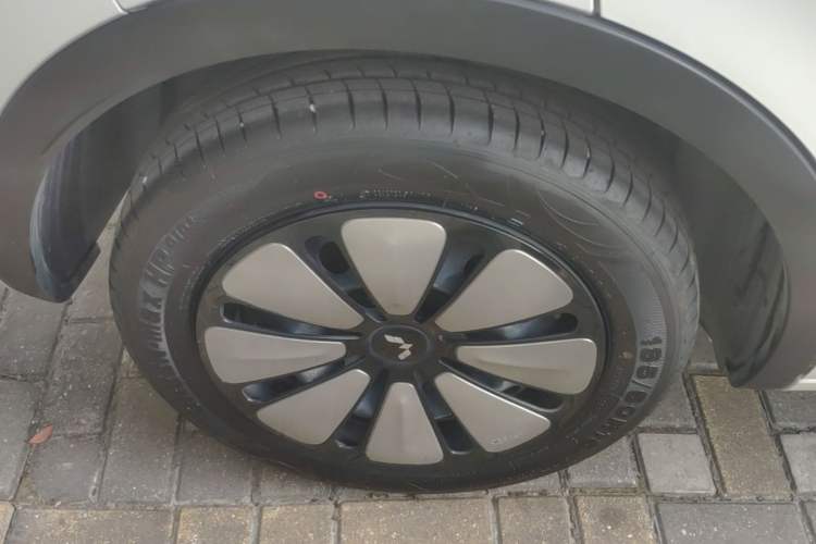 Used Wuling Bingo 2023 203km Comfort Edition Right Rear Wheel Hub