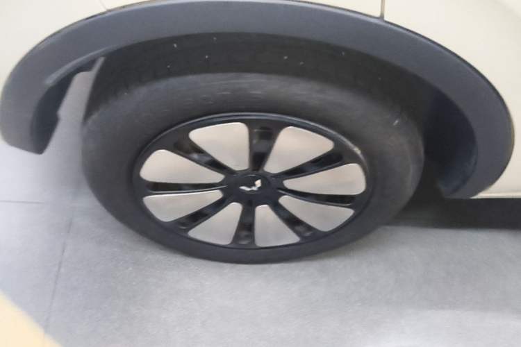Used Wuling Bingo 2023 410 km Lingxi Deluxe Edition Right Rear Wheel Hub