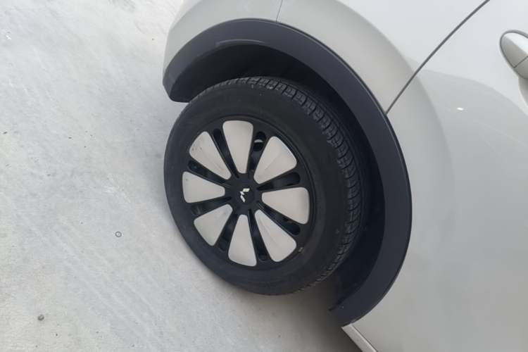Used Wuling Bingo 2023 203km Comfort Edition Right Rear Wheel Hub
