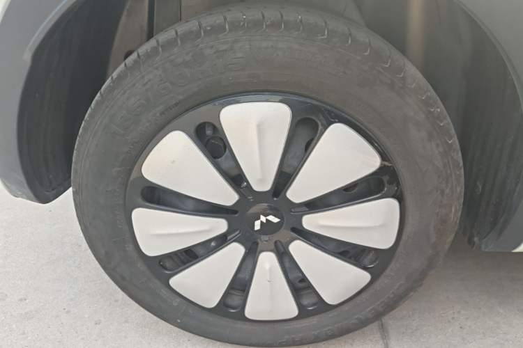 Used Wuling Bingo 2023 333 km Lingxi Connected Version Right Rear Wheel Hub