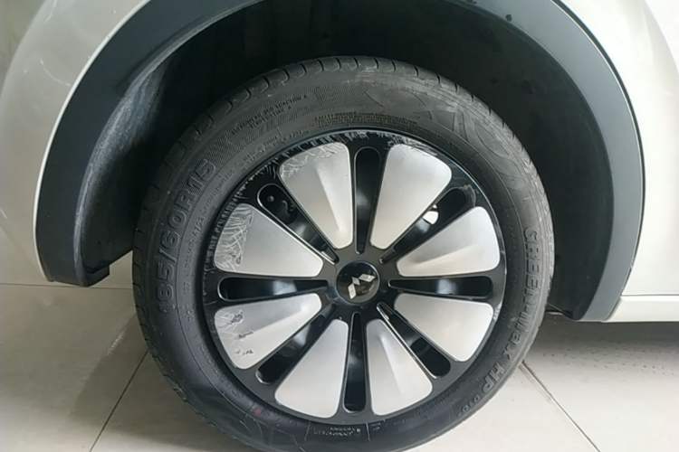 Used Wuling Bingo 2023 410 km Lingxi Deluxe Edition Right Rear Wheel Hub