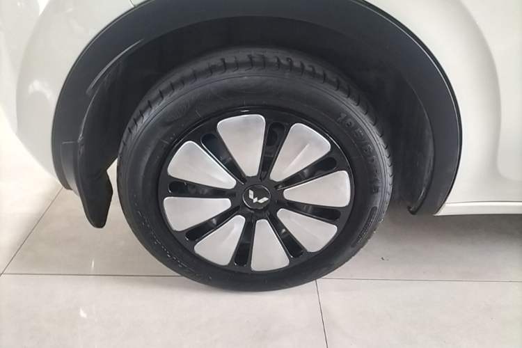 Used Wuling Bingo 2023 333 km Lingxi Connected+ Version Right Rear Wheel Hub