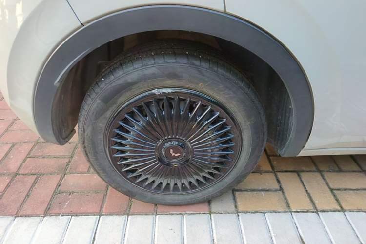 Used Wuling Bingo 2023 333 km Lingxi Connected Version Right Rear Wheel Hub