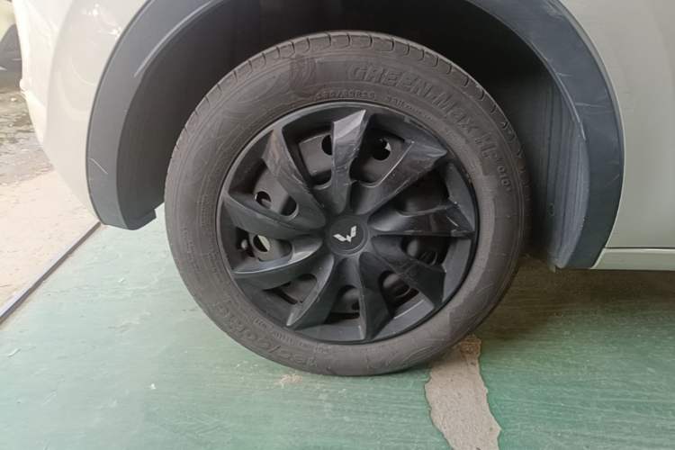 Used Wuling Bingo 2023 333 km Lingxi Connected Version Right Rear Wheel Hub