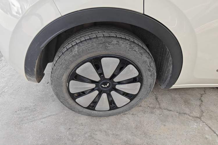 Used Wuling Bingo 2023 203km Comfort Edition Right Rear Wheel Hub