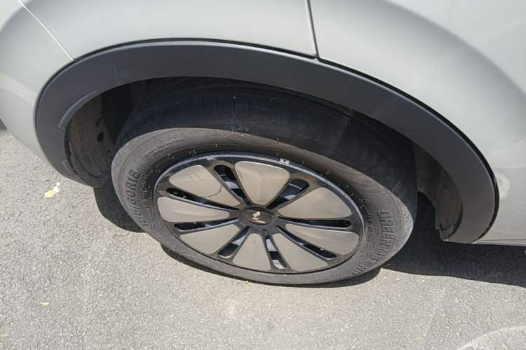 Used Wuling Bingo 2023 410 km Lingxi Deluxe Edition Right Rear Wheel Hub