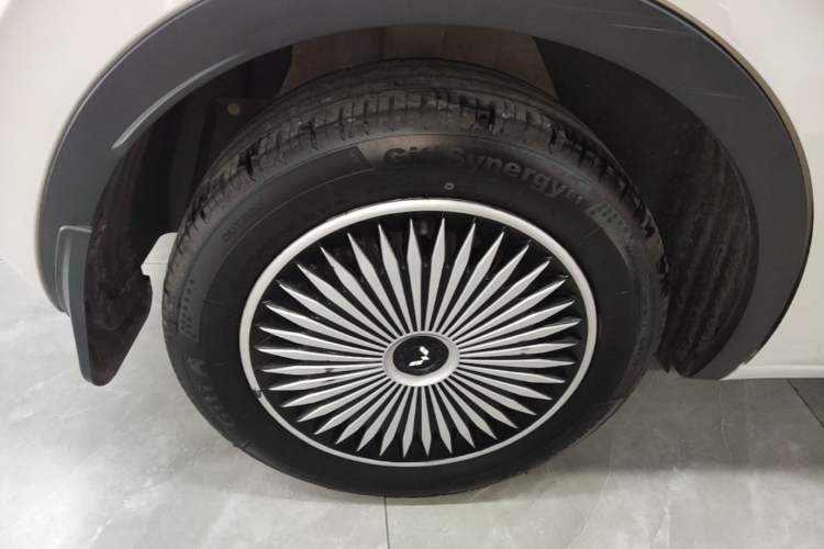 Used Wuling Bingo 2023 333 km Lingxi Connected Version Right Rear Wheel Hub
