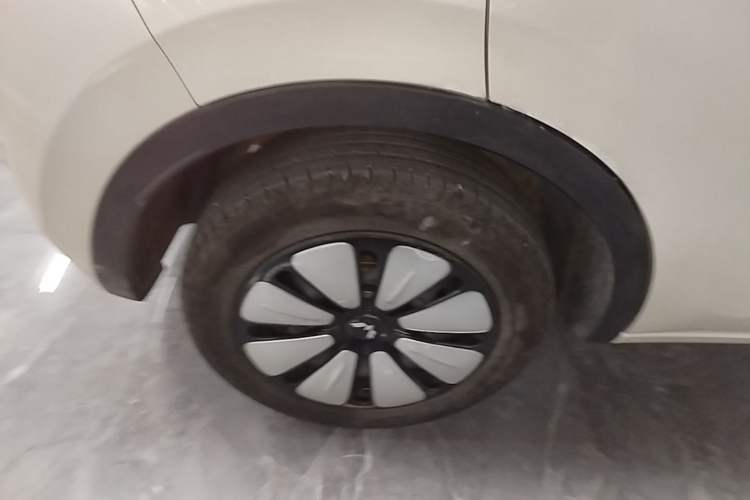 Used Wuling Bingo 2023 410 km Lingxi Deluxe Edition Right Rear Wheel Hub