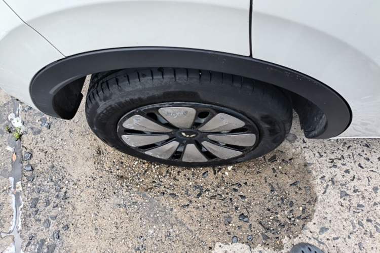 Used Wuling Bingo 2023 410 km Lingxi Deluxe Edition Right Rear Wheel Hub