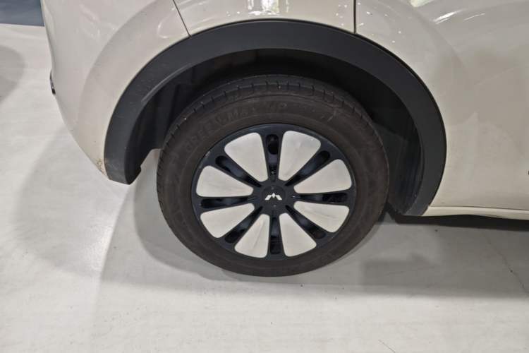 Used Wuling Bingo 2023 333 km Lingxi Connected+ Version Right Rear Wheel Hub