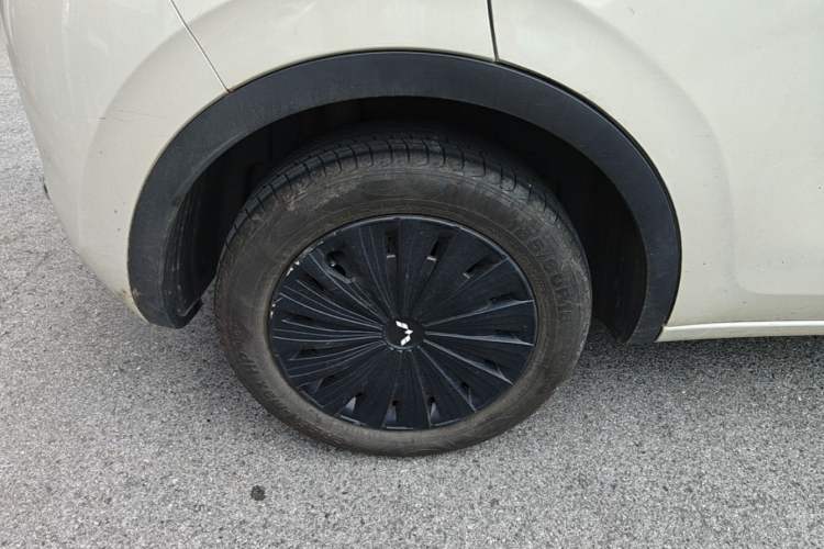 Used Wuling Bingo 2023 333 km Lingxi Connected+ Version Right Rear Wheel Hub