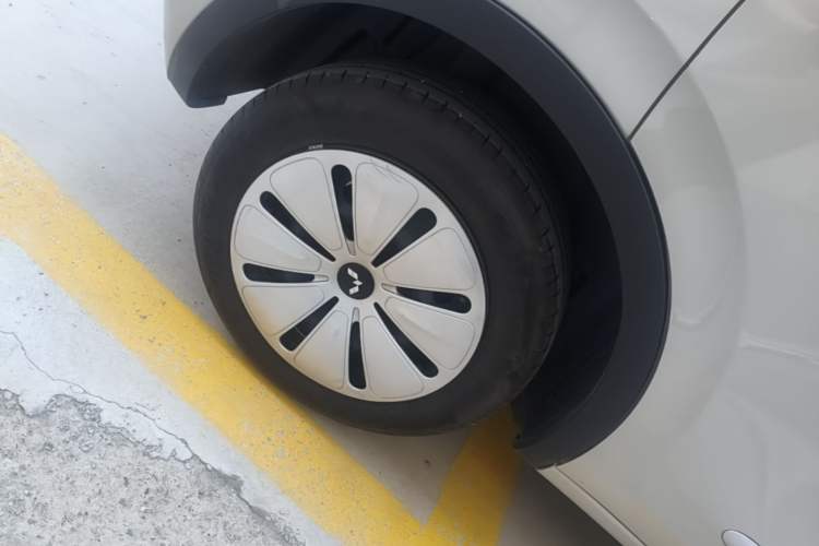Used Wuling Bingo 2023 203km Light Edition Right Rear Wheel Hub