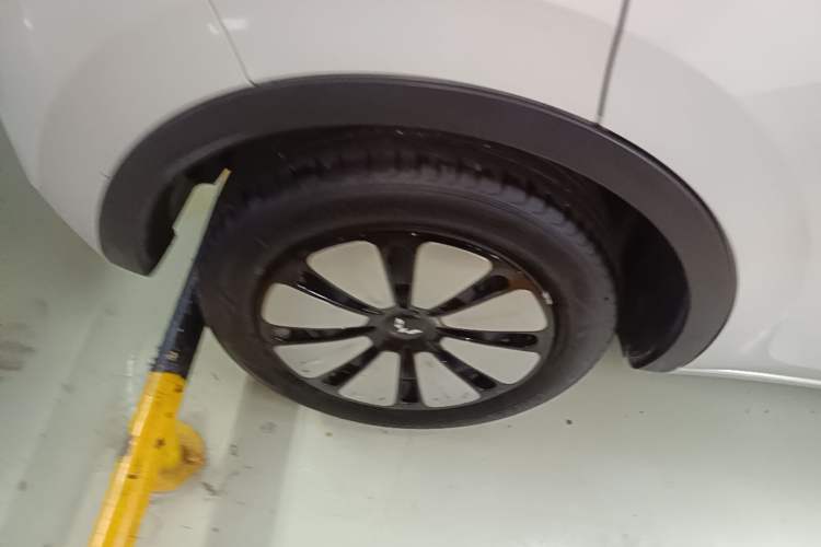 Used Wuling Bingo 2023 203km Comfort Edition Right Rear Wheel Hub