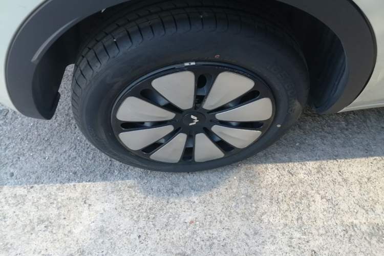 Used Wuling Bingo 2023 333 km Lingxi Connected+ Version Right Rear Wheel Hub