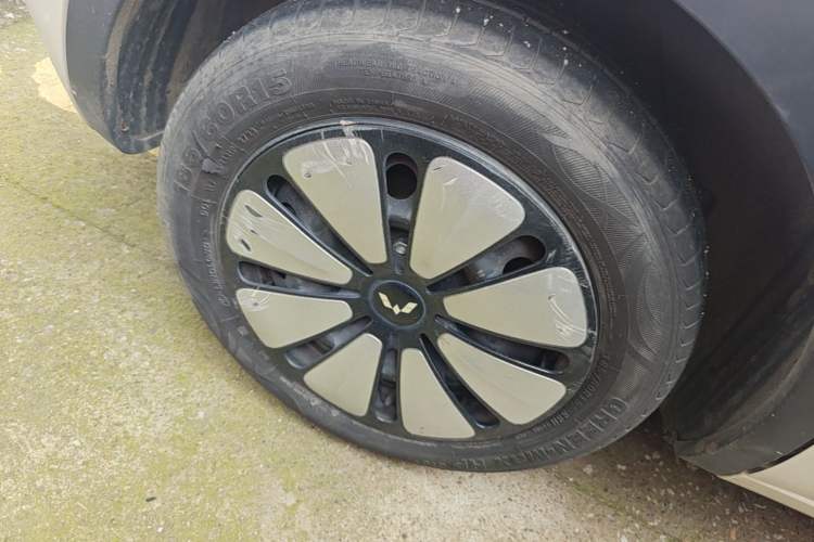 Used Wuling Bingo 2023 333 km Lingxi Connected Version Right Rear Wheel Hub