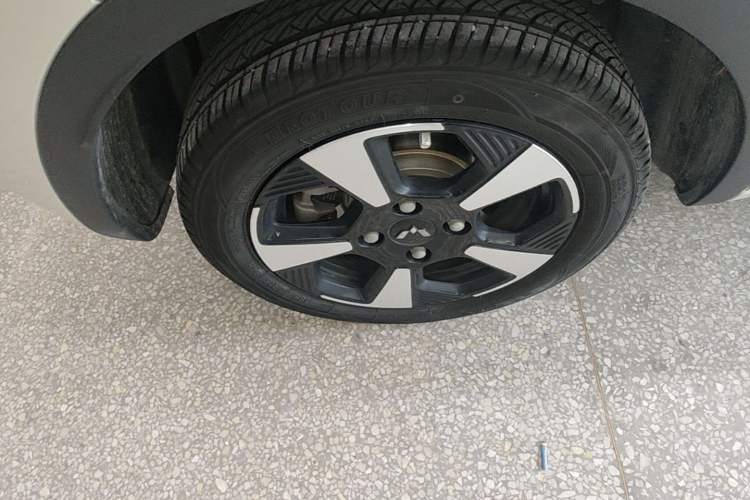 Used Wuling Bingo 2023 410 km Lingxi Deluxe Edition Right Rear Wheel Hub