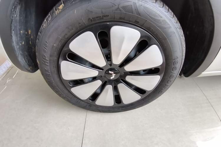 Used Wuling Bingo 2023 333 km Lingxi Connected+ Version Right Rear Wheel Hub