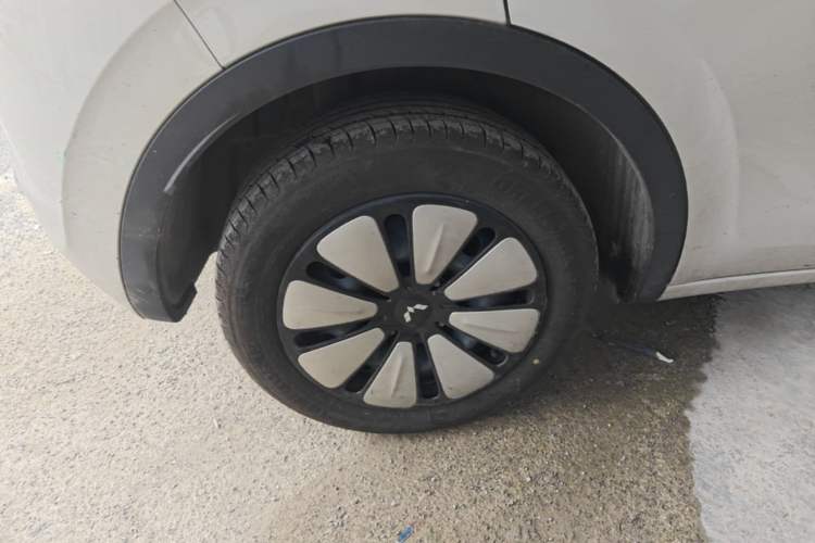 Used Wuling Bingo 2023 333 km Lingxi Connected+ Version Right Rear Wheel Hub