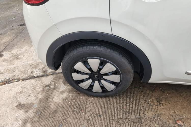 Used Wuling Bingo 2023 333 km Lingxi Connected Version Right Rear Wheel Hub
