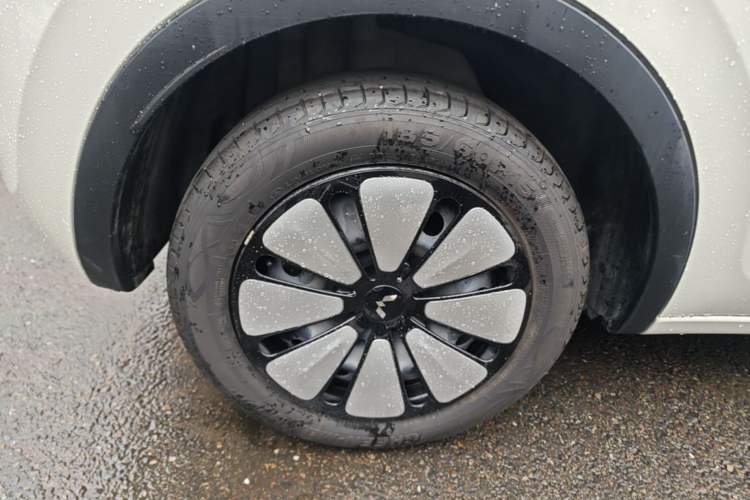 Used Wuling Bingo 2023 203km Comfort Edition Right Rear Wheel Hub