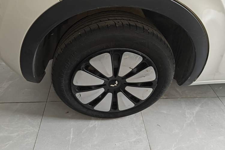 Used Wuling Bingo 2023 333 km Lingxi Connected Version Right Rear Wheel Hub