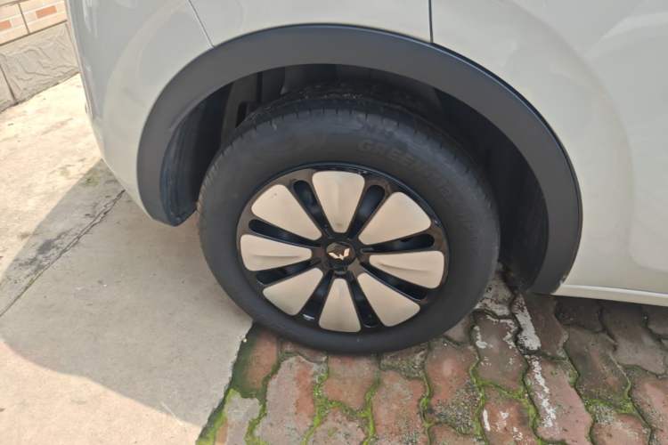 Used Wuling Bingo 2023 410 km Lingxi Deluxe Edition Right Rear Wheel Hub