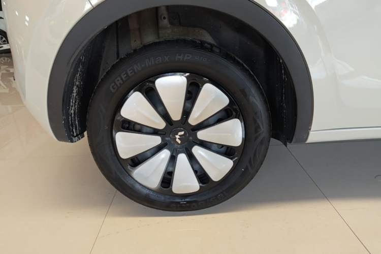 Used Wuling Bingo 2023 410 km Lingxi Deluxe Edition Right Rear Wheel Hub