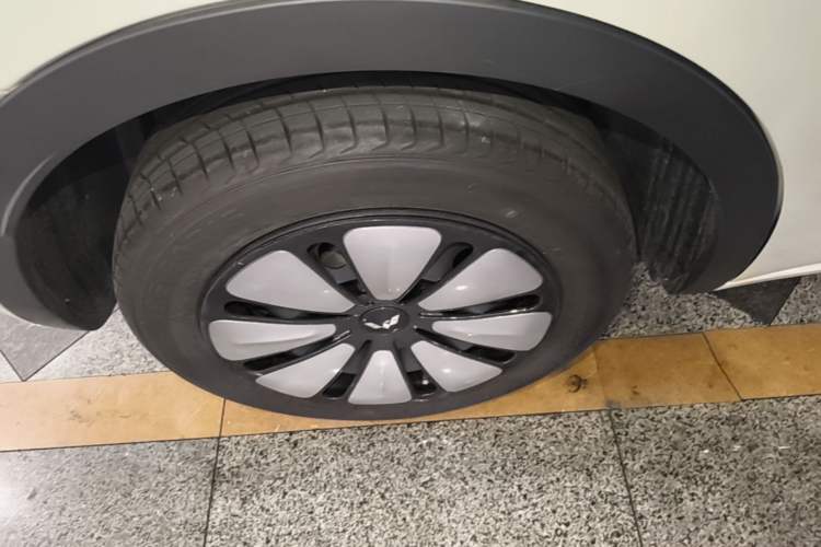 Used Wuling Bingo 2023 333 km Enjoyment Version Right Rear Wheel Hub