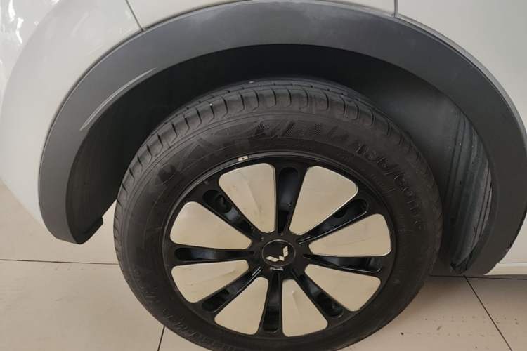 Used Wuling Bingo 2023 333 km Lingxi Connected Version Right Rear Wheel Hub