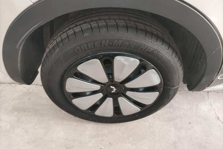 Used Wuling Bingo 2023 333 km Lingxi Connected Version Right Rear Wheel Hub