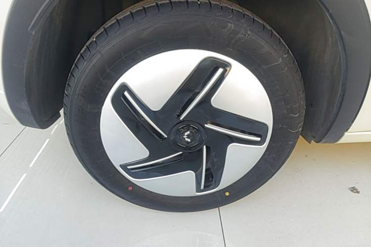 Used Wuling Bingo 2023 333 km Fast-Share Version Right Rear Wheel Hub