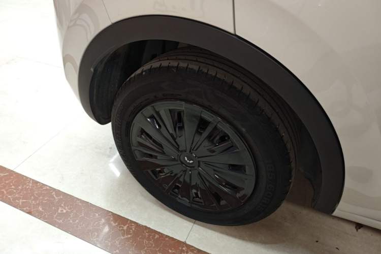 Used Wuling Bingo 2023 333 km Lingxi Connected Version Right Rear Wheel Hub