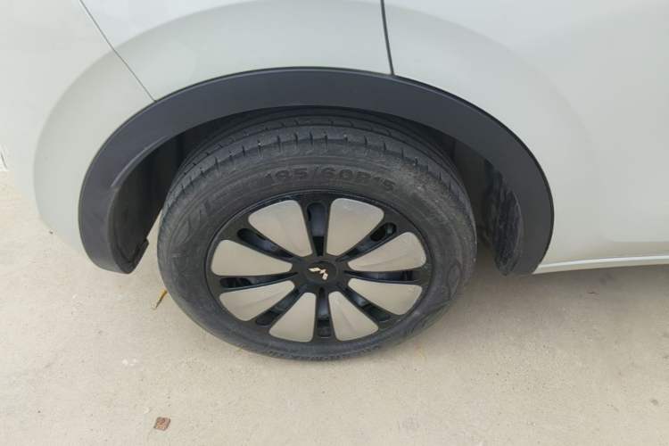 Used Wuling Bingo 2023 333 km Lingxi Connected Version Right Rear Wheel Hub