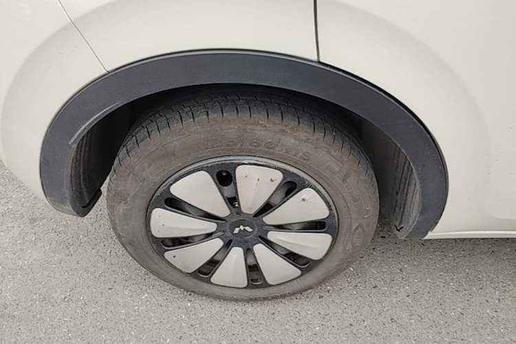 Used Wuling Bingo 2023 333 km Lingxi Connected+ Version Right Rear Wheel Hub