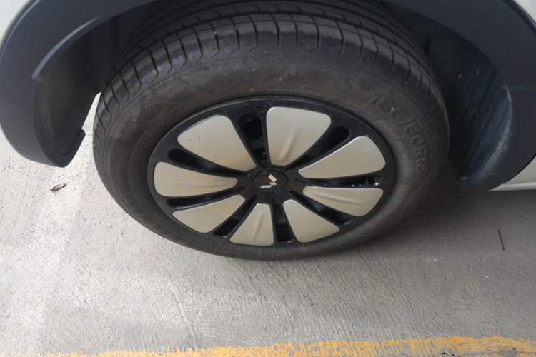 Used Wuling Bingo 2023 333 km Lingxi Connected+ Version Right Rear Wheel Hub