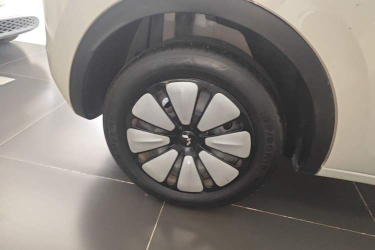 Used Wuling Bingo 2023 203km Comfort Edition Right Rear Wheel Hub
