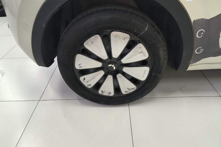 Used Wuling Bingo 2023 333 km Lingxi Connected Version Right Rear Wheel Hub