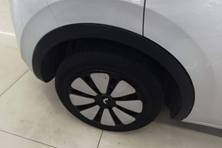 Used Wuling Bingo 2023 333km Enjoy+ Version Right Rear Wheel Hub