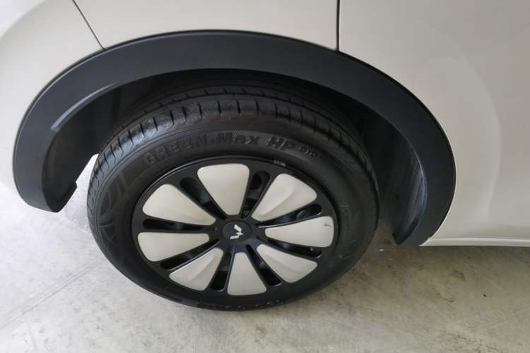 Used Wuling Bingo 2023 410 km Lingxi Deluxe Edition Right Rear Wheel Hub