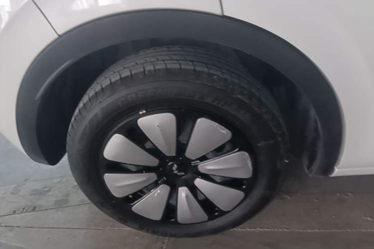 Used Wuling Bingo 2023 410 km Lingxi Deluxe Edition Right Rear Wheel Hub