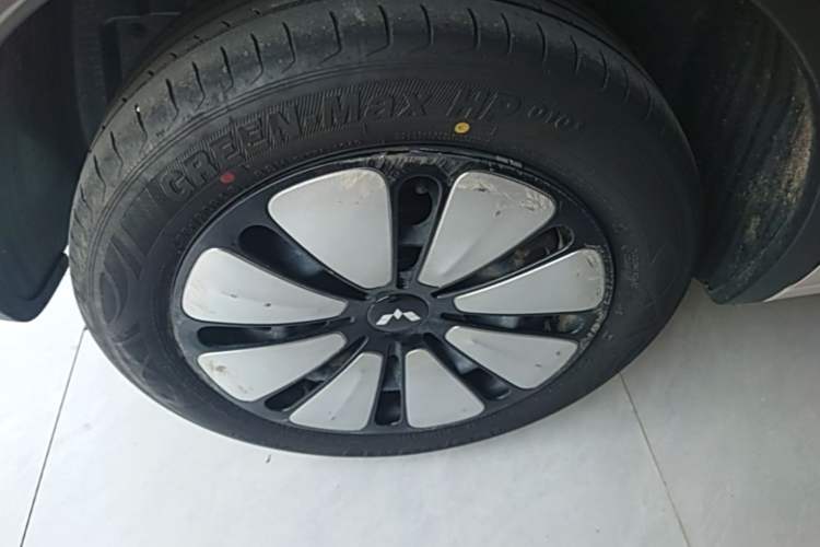 Used Wuling Bingo 2023 333 km Lingxi Connected+ Version Right Rear Wheel Hub
