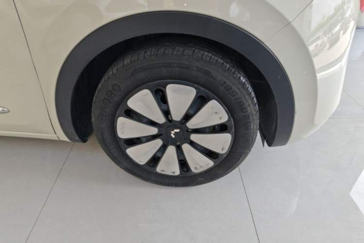 Used Wuling Bingo 2023 333 km Lingxi Connected Version Right Rear Wheel Hub