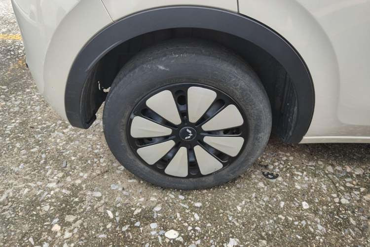 Used Wuling Bingo 2023 410 km Lingxi Deluxe Edition Right Rear Wheel Hub