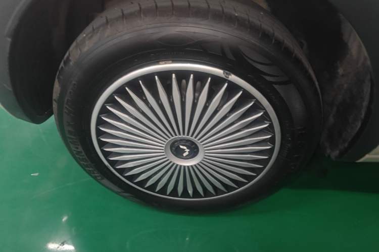 Used Wuling Bingo 2023 410 km Lingxi Deluxe Edition Right Rear Wheel Hub
